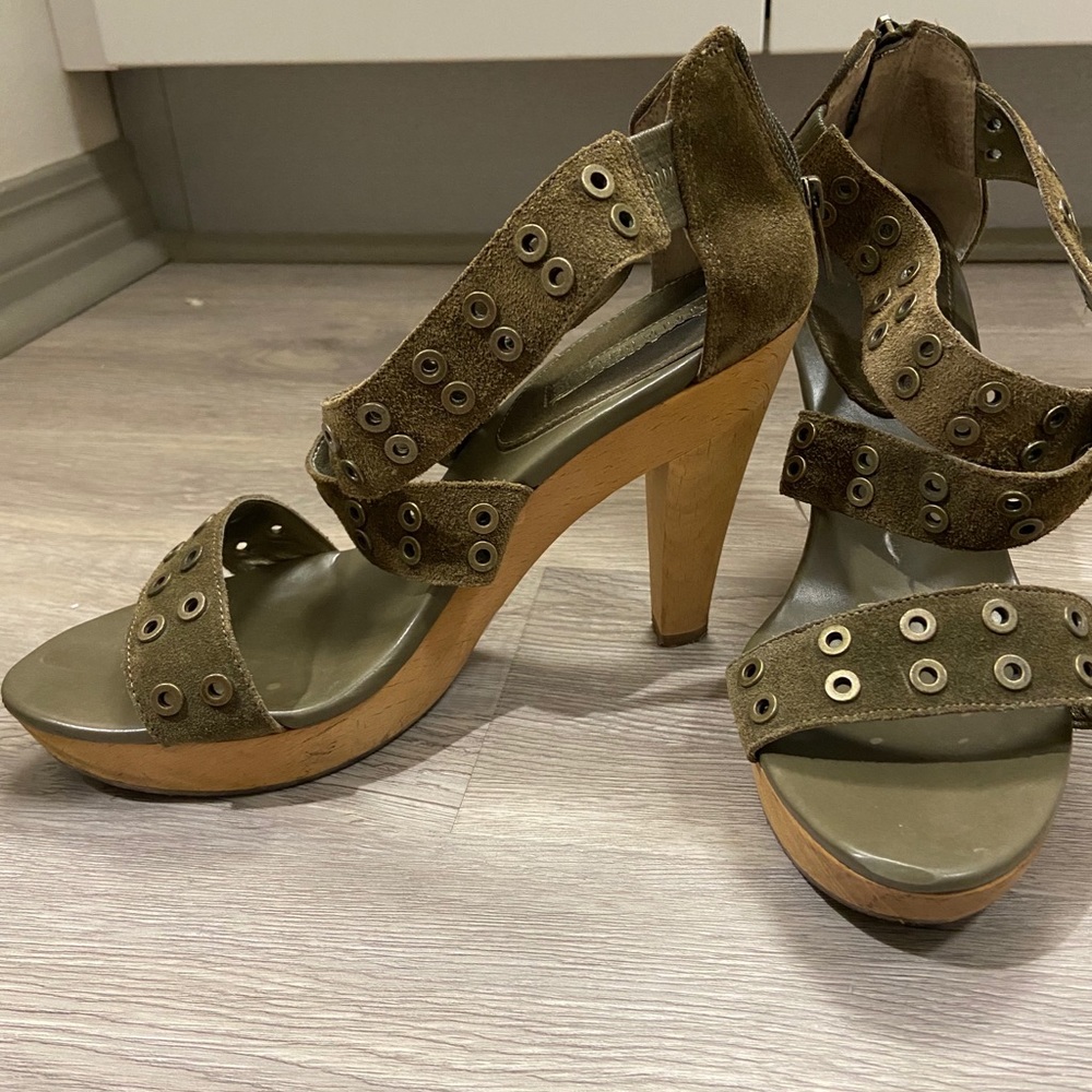 Banana Republic olive suede heels